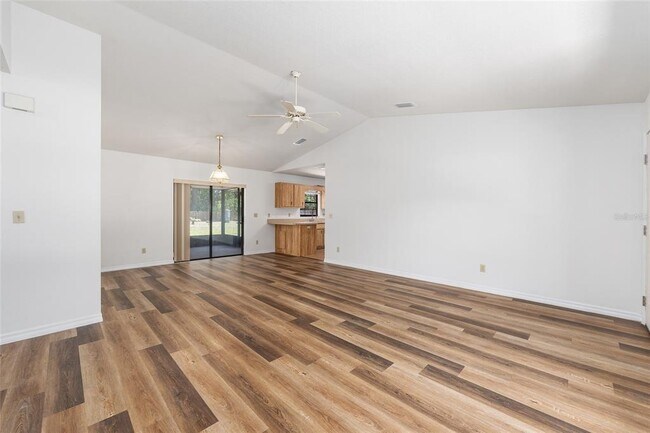 Building Photo - 6057 SE 39th Ave