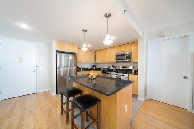 Building Photo - 700 Grove St