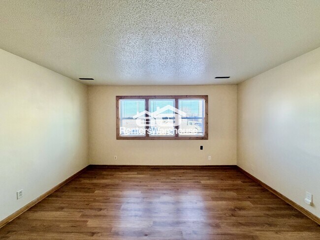 Foto del edificio - 303 S Madison St