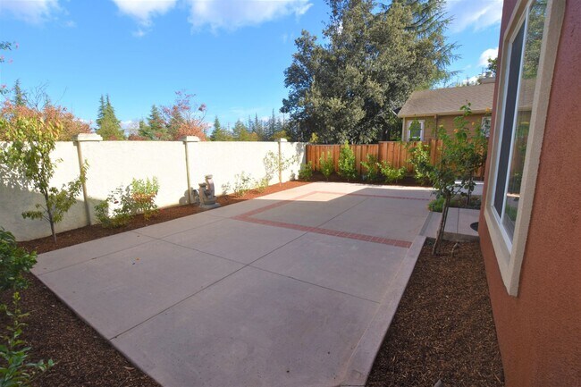 Foto del edificio - Gorgeous Home in Desirable Los Gatos: Four Bedrooms, Two and One-Half Bathrooms SFR