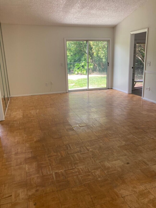 Foto del edificio - 2671 Bentley Dr
