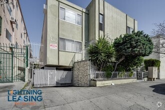 Building Photo - 842 S Carondelet St