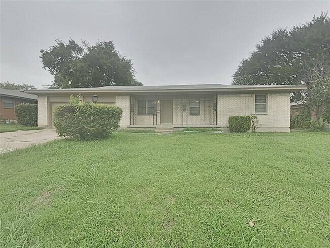 Building Photo - 5329 Bonnie Wayne St