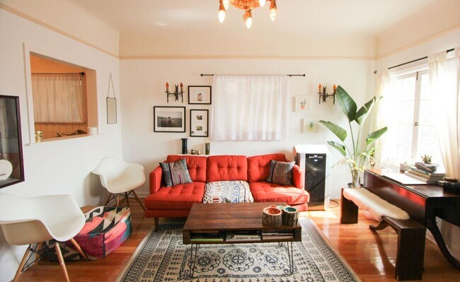 Foto del edificio - 3360 Descanso Dr