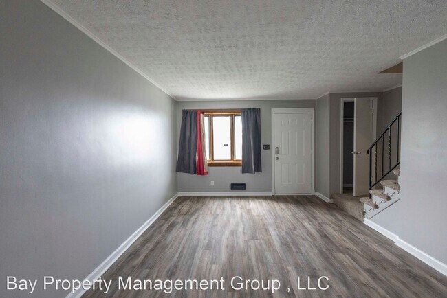 Building Photo - 3 br, 1.5 bath House - 6544 Riverview Ave