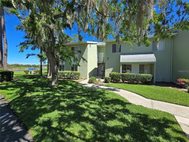 Foto del edificio - 582 Fairways Cir