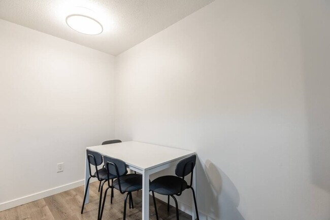 Photo du bâtiment - 254 E 12th Ave