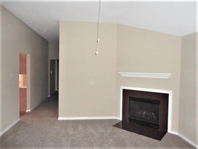 Building Photo - 15306 Romford Ln