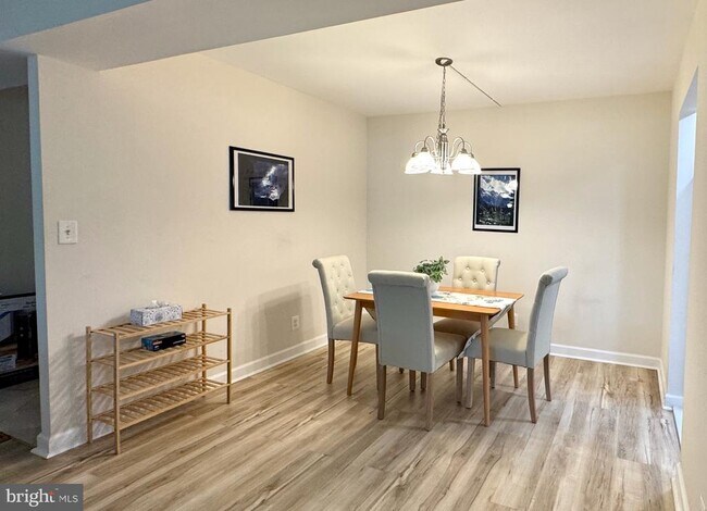 Foto del edificio - 7680 Tremayne Pl