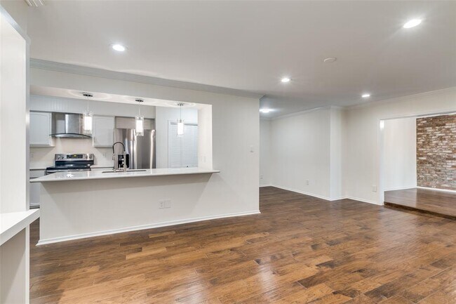 Foto del edificio - 357 N Post Oak Ln
