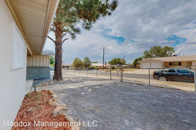 Building Photo - 3 br, 2 bath House - 13000 Lomas Verdes Av...