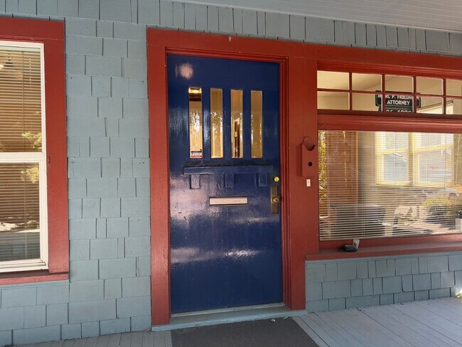 Foto del edificio - 245 W 13th Ave