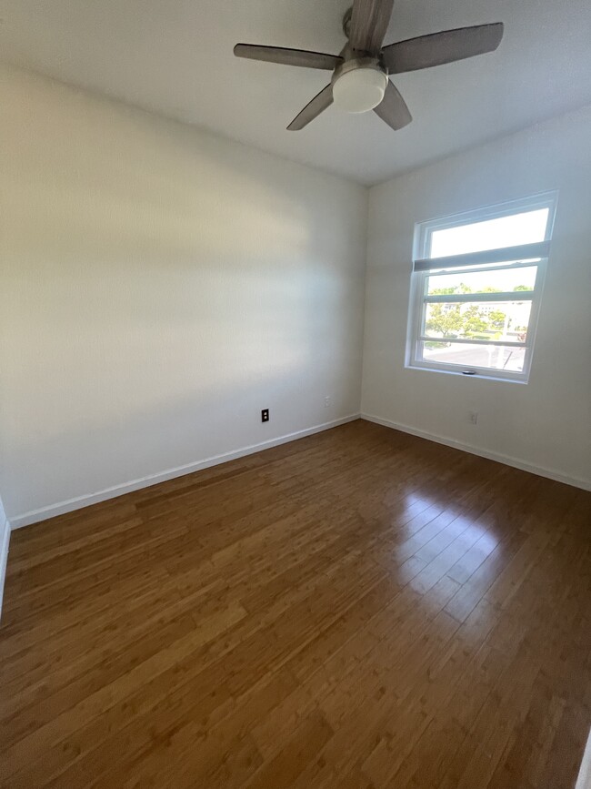Building Photo - 6471 Kingbird Ln