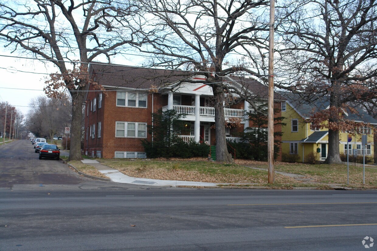 Foto del edificio - 3927 University Ave