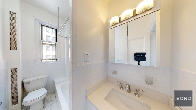 Building Photo - 120 W 86th St