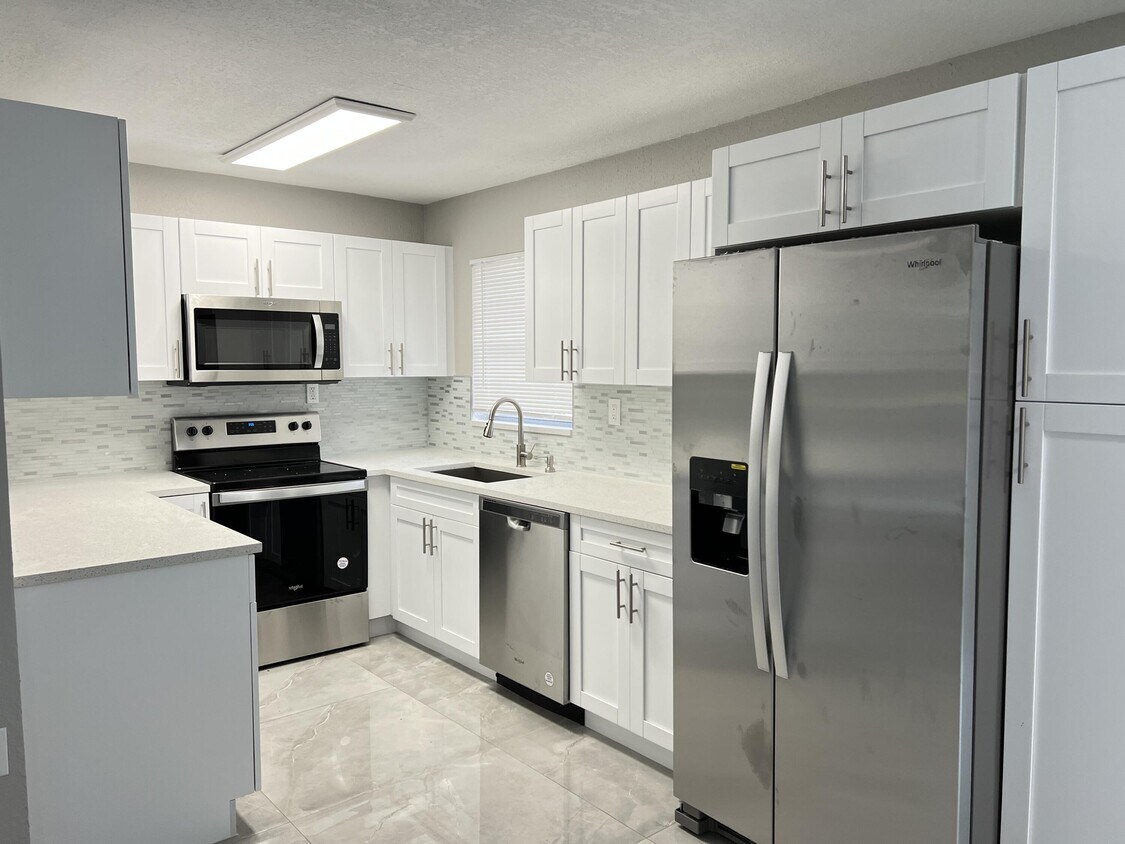 Foto principal - 4696 Collier Rd