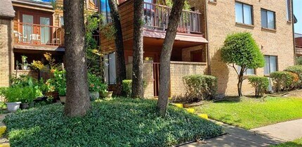 Building Photo - 2304 Balsam Dr