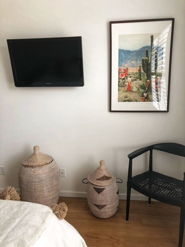 Building Photo - 1BR/1BA Renovated Condo on Fillmore Street...