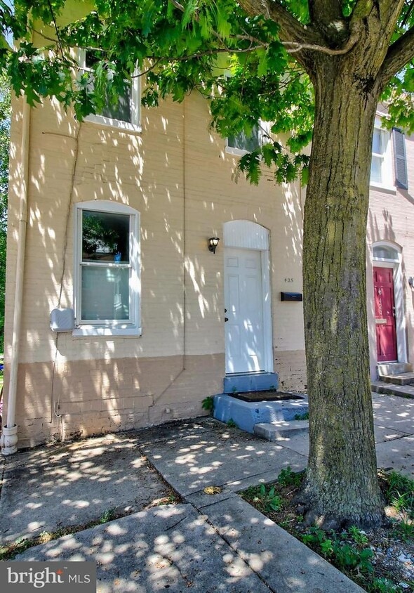 Building Photo - 425 W Patrick St