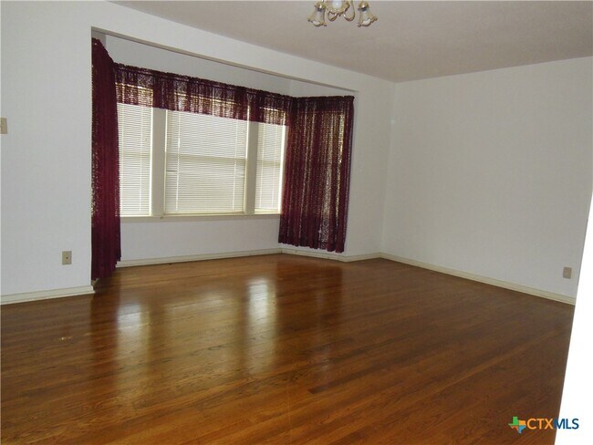 Foto del edificio - 391 Oakcrest Dr