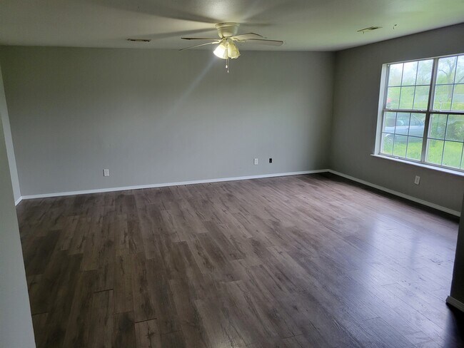 Foto del edificio - 1205 N B Street
