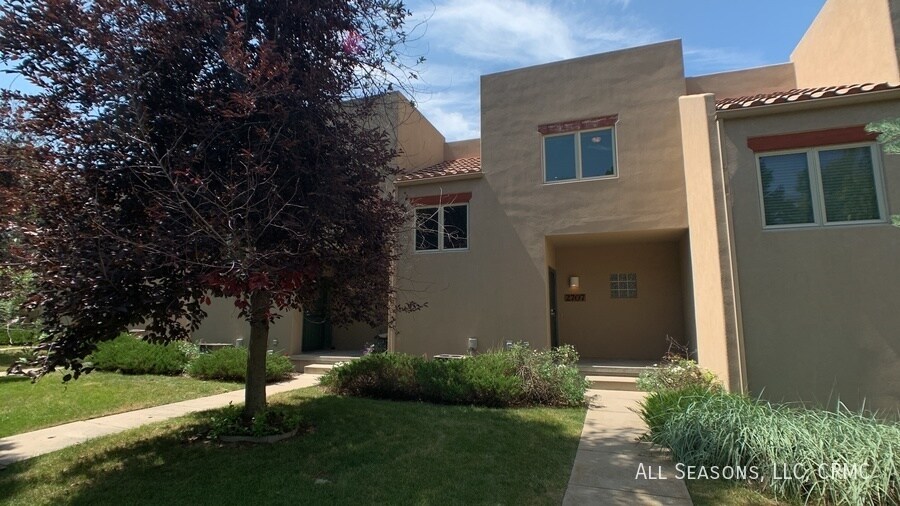 Foto principal - 2707 W Pikes Peak Ave