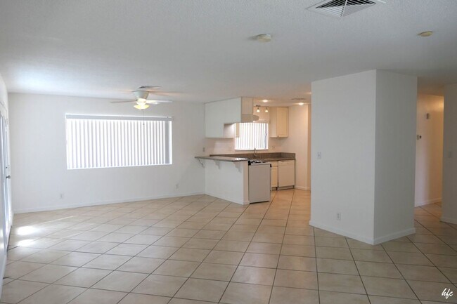 Building Photo - 466 E Molino Rd