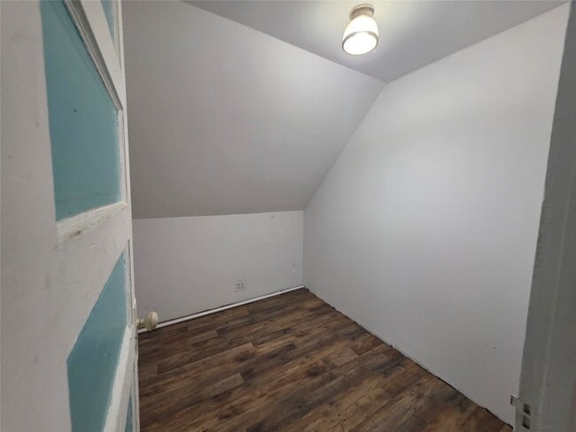Building Photo - 155 Willow St