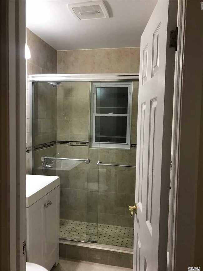 Foto del edificio - 95-19 Linden Blvd