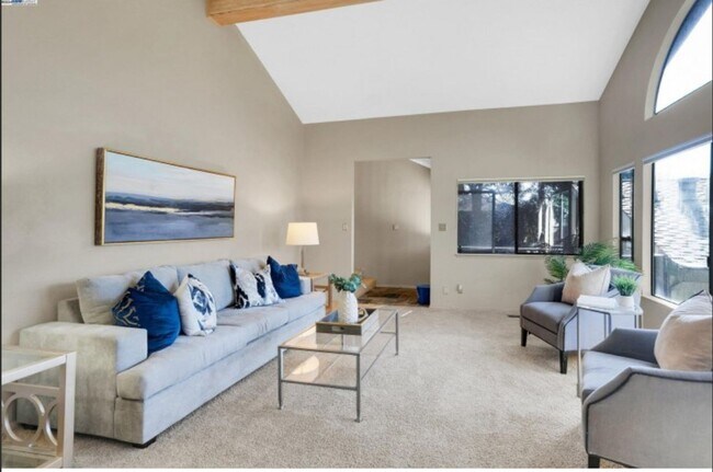 Foto del edificio - Beautiful and Quiet 3 bedroom 3 bath home ...