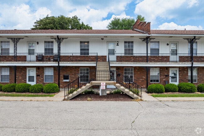 Building Photo - Miller Manor Apartments