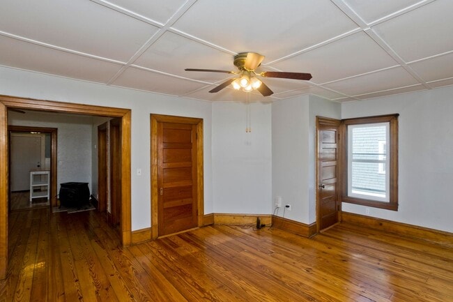 Building Photo - 33 Noble St