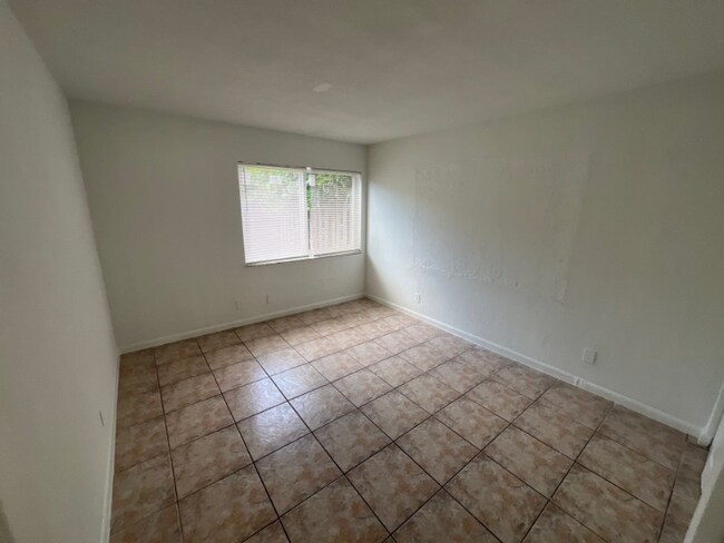 Foto del edificio - 717 NE 10th Ave