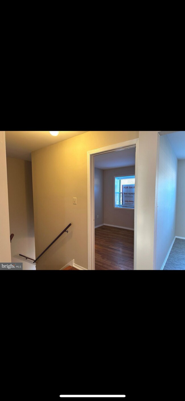Building Photo - 909 Silver Ct