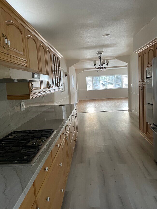 Foto del edificio - 5358 Baza Ave