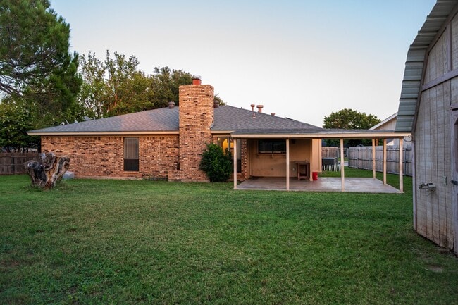 Building Photo - 4742 Kevin Ct