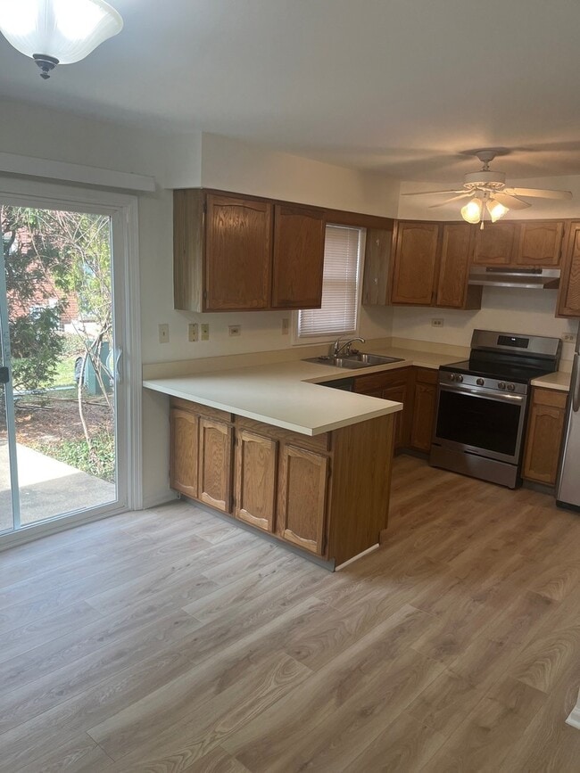 Building Photo - 2122 Rugen Rd