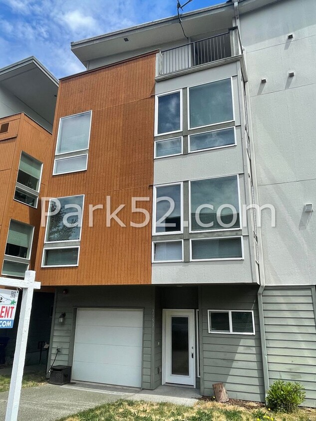 Primary Photo - 3 Bedroom Townhome In Downtown Tacoma