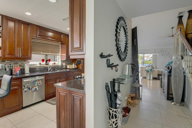 Building Photo - 3875 Circle Lake Dr