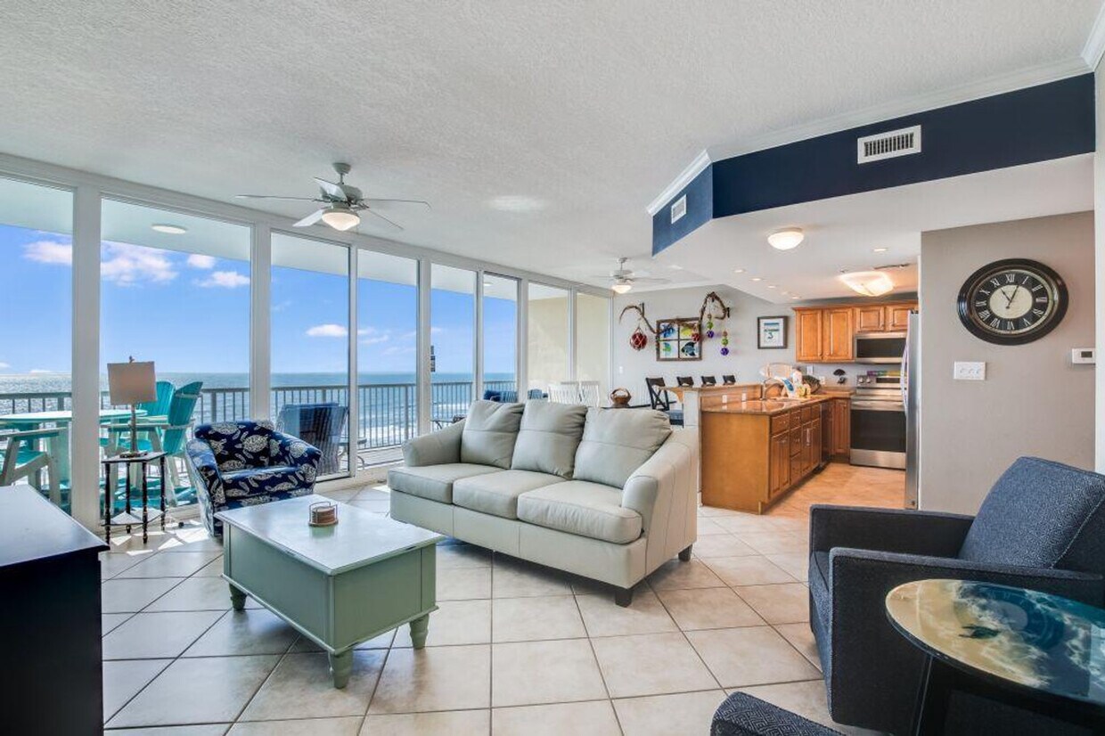 Foto principal - 1524 W Beach Blvd