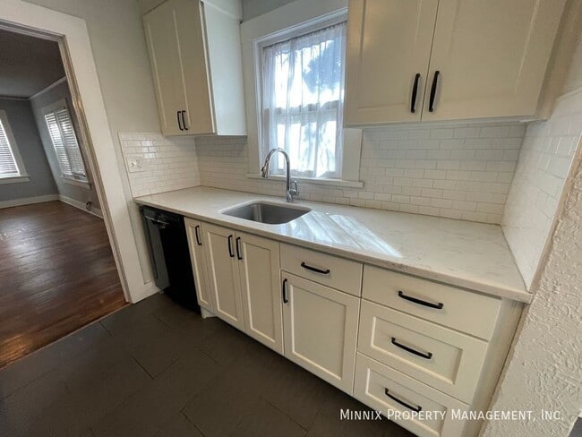 Building Photo - 1506 S Ong St