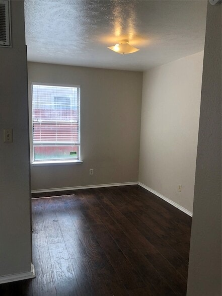 Photo - 2526 W Prairie St Apartment