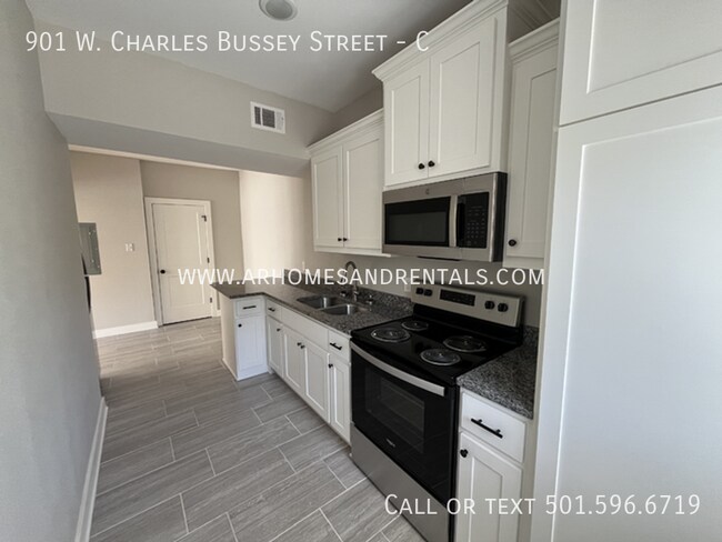 Building Photo - 901 W Charles Bussey Ave