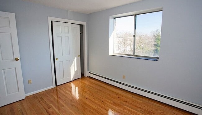 Foto del edificio - Somerville 2bed / 1bath Available December 2025 or Jan 2026 - Beautiful Unit