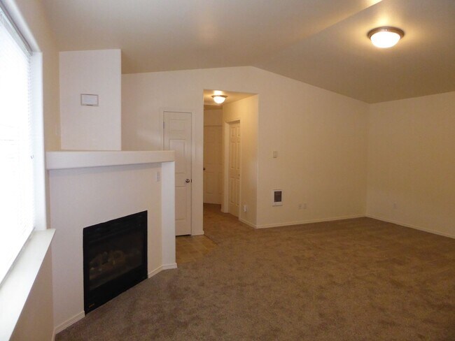 Building Photo - 871 NE HIDDEN VALLEY DRIVE #1, BEND, OREGO...