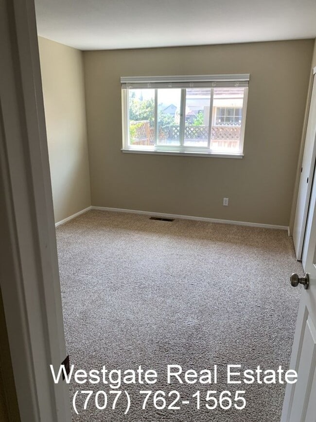 Building Photo - 1425 Dandelion Way