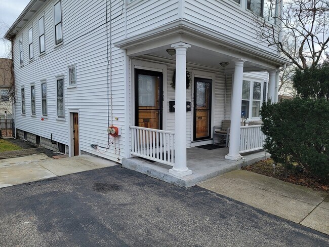 Building Photo - 178 White St