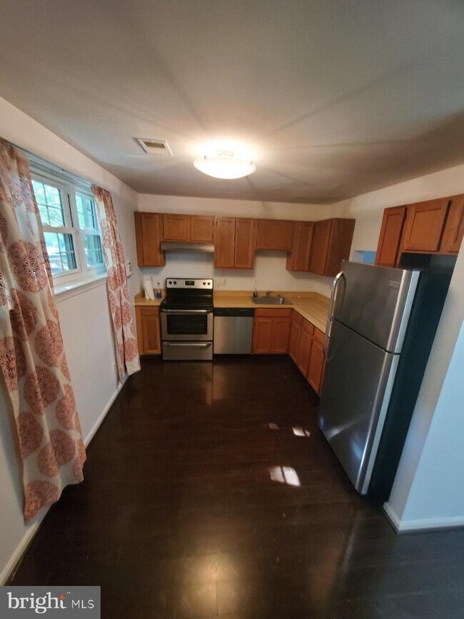 Building Photo - 4209 Stockbridge Dr