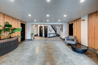 Building Photo - 6325 Av Somerled