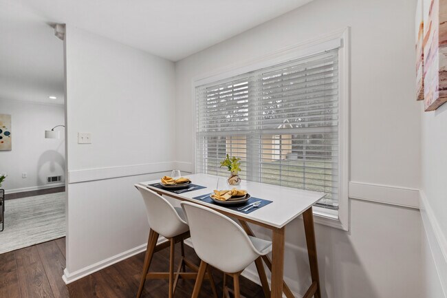 Foto del edificio - 6864 Aspenhill Dr